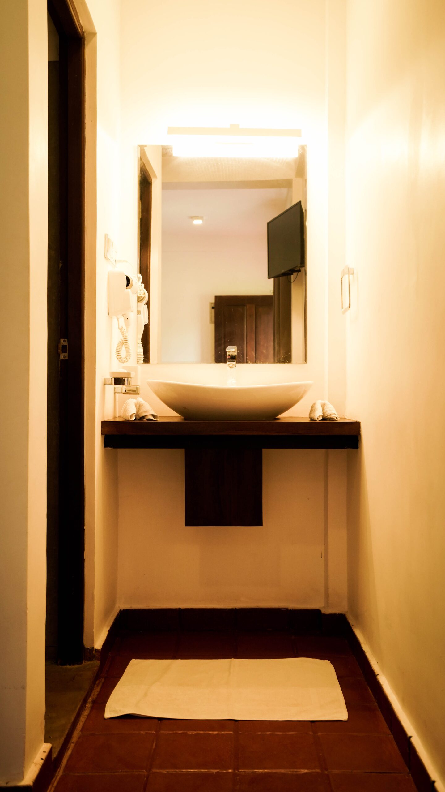 Deluxe bathroom vanity