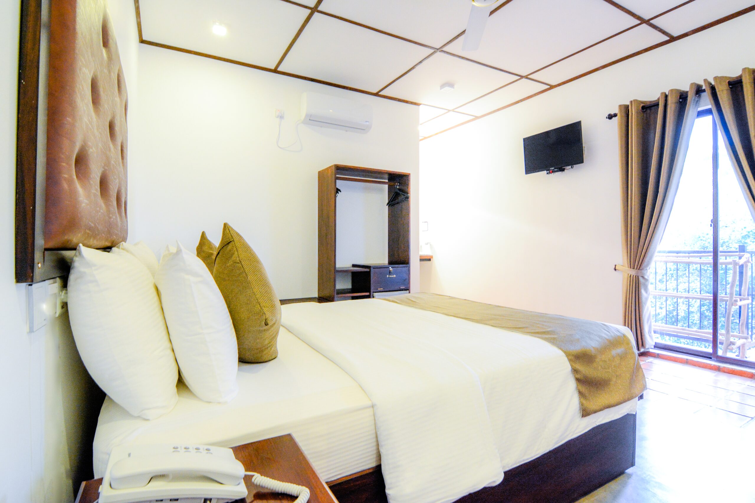 Deluxe room cushions
