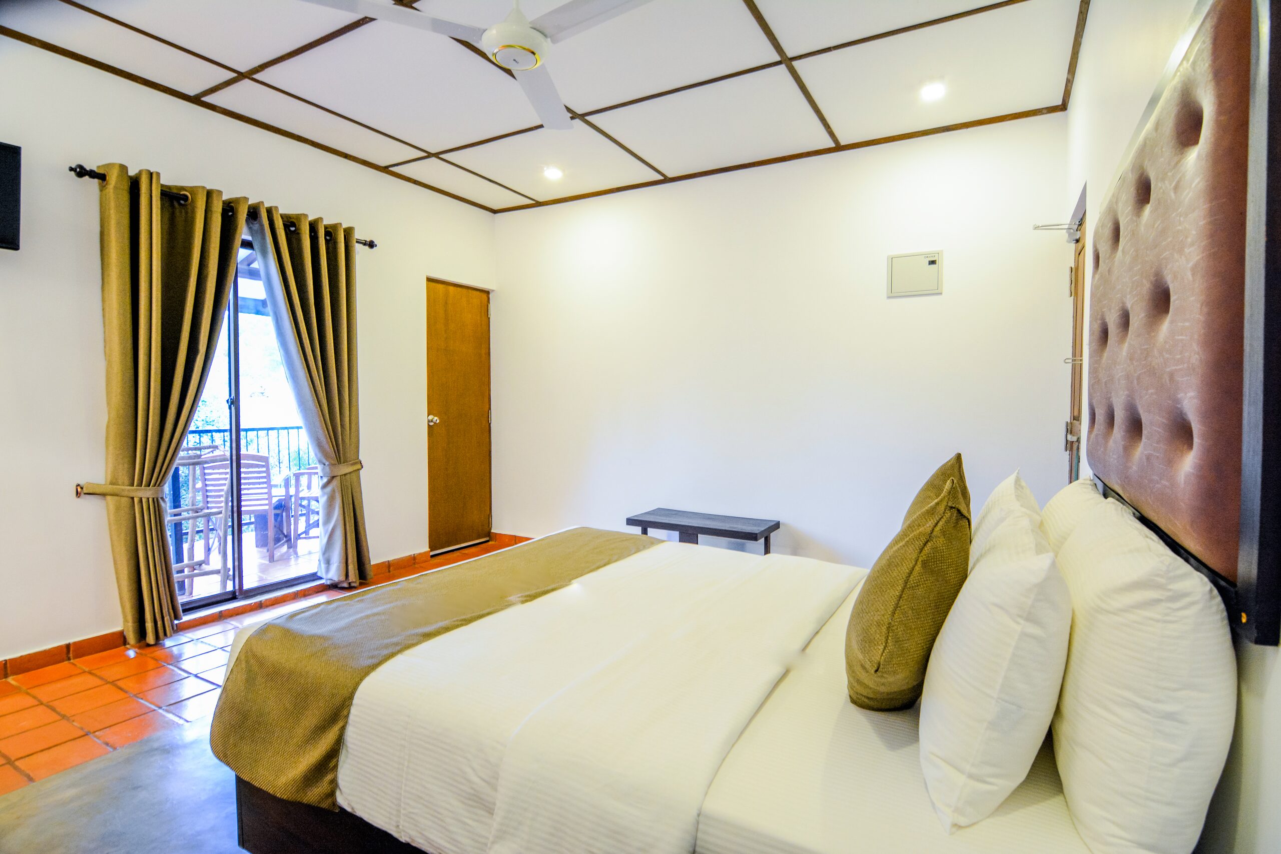 Deluxe room curtain