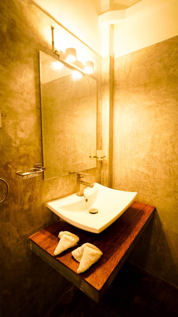 Superior room bathroom at Arana